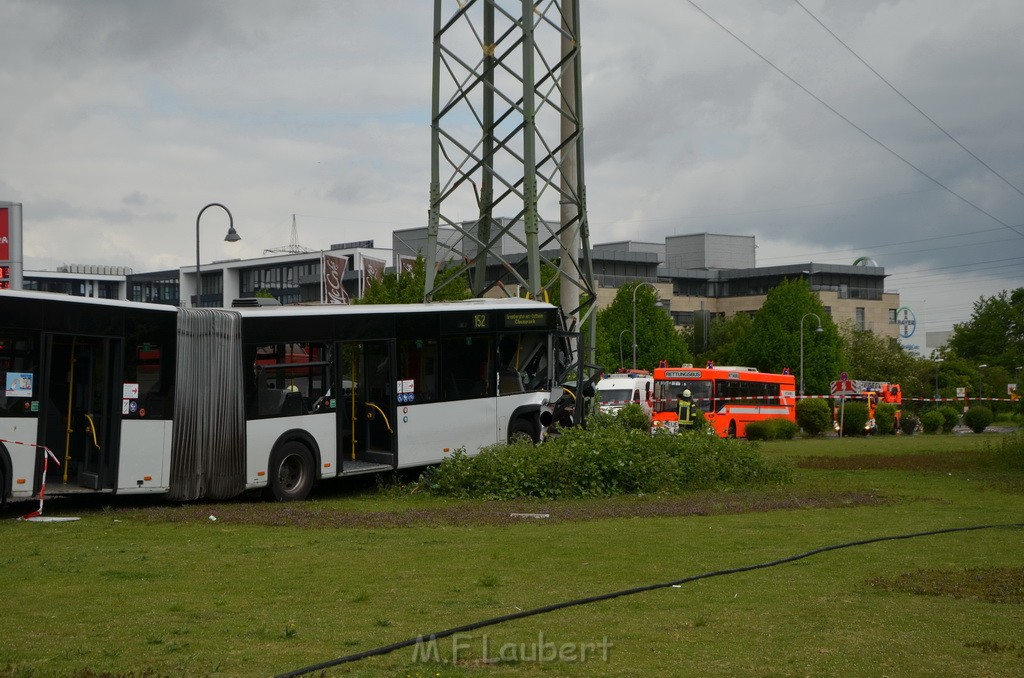 Schwerer Bus Unfall Koeln Porz Gremberghoven Neuenhofstr P069.JPG - Miklos Laubert